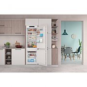 Indesit INC18 T311 fridge-freezer Built-in 250 L F White