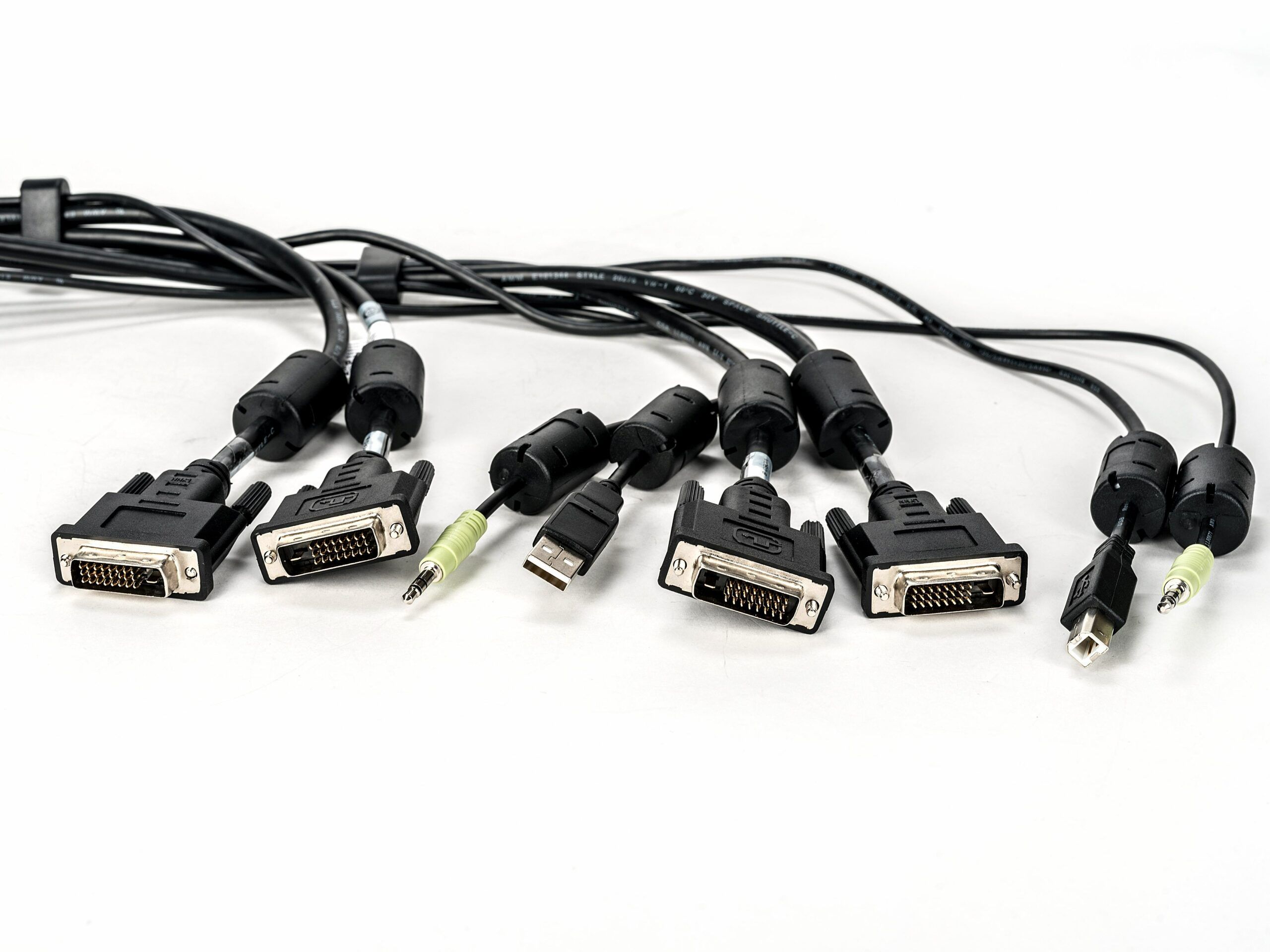 AVOCENT LRA185KMM8D-001 Avocent LCD,8P KVM, 8 CABLES, USB KB-US INTL