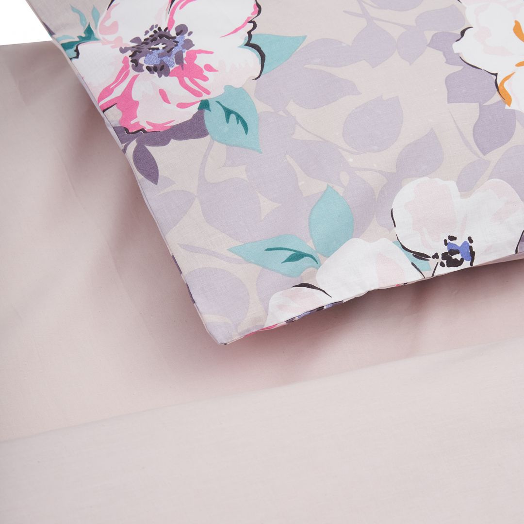  King Size Bed Set
100% cotton, density 132 TC
Set containes 2 pillow cases 50x70 cm , one flat sheet 220x240 cm and one duvet cover  200x220 cm 
Closing system : envelop for pillow and buttons for duvet cover  