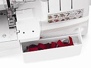 Overlock Singer 14T968 sewing machine  electric current  white