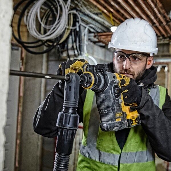 DEWALT MŁOT WIERCĄCO-KUJĄCY SDS-PLUS 18V 2 1J 2 x 5 0Ah XR LI-ION BEZSZCZOTKOWA + UCHWYT DCH274P2T
