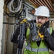 DEWALT MŁOT WIERCĄCO-KUJĄCY SDS-PLUS 18V 2 1J 2 x 5 0Ah XR LI-ION BEZSZCZOTKOWA + UCHWYT DCH274P2T