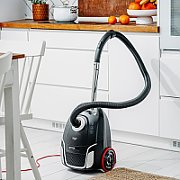 Adler Bag Vacuum Cleaner Allergy-friendly Classic | AD 7054 | Bagged | Power 2200 W | Dust capacity 2.6 L | Black