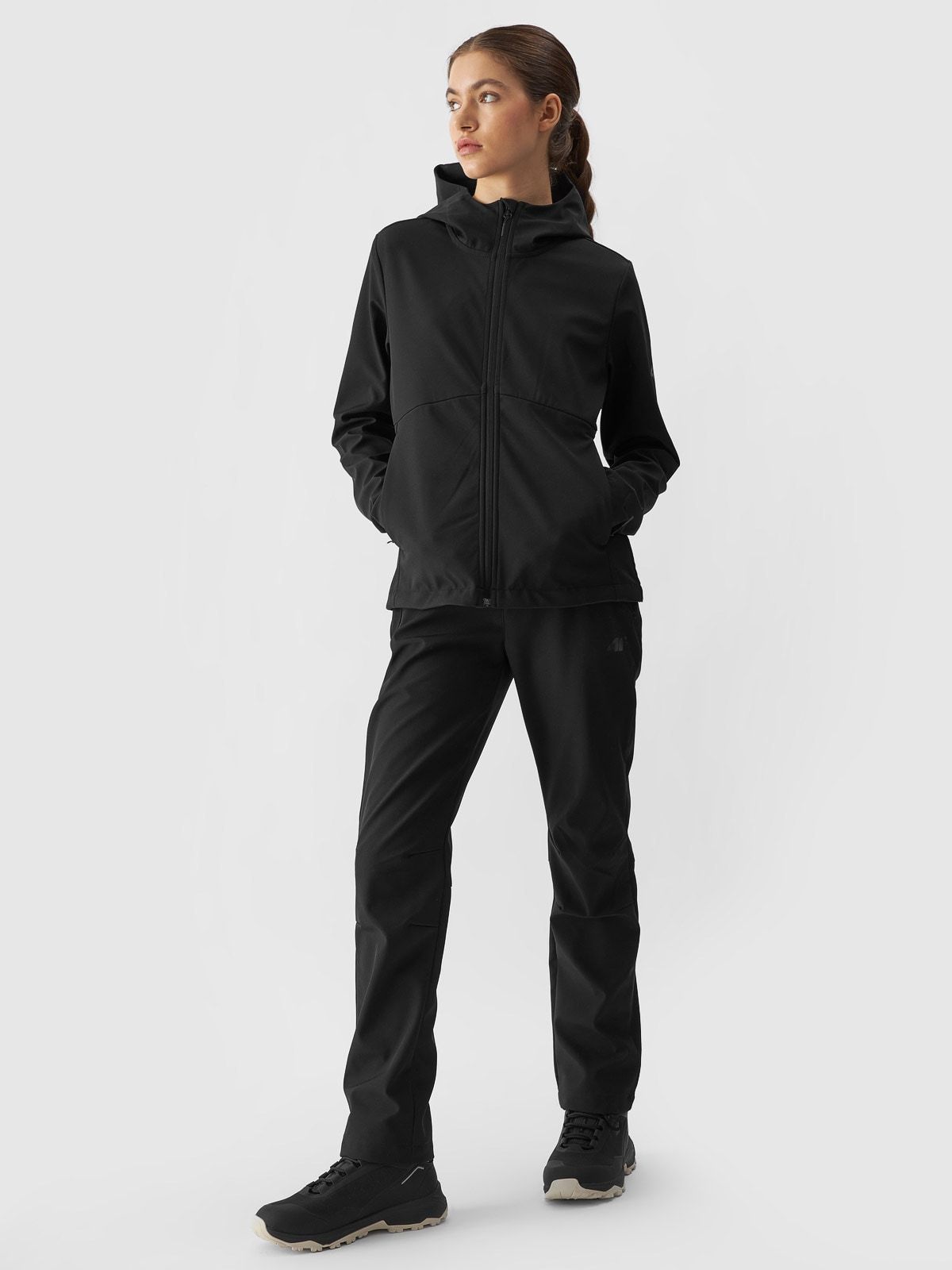 Kurtka damska softshell 4F F285 głęboka czerń 4FWAW24TSOFF285 20S  L