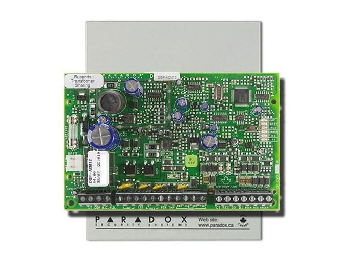 Modul de control acces: 4 fire conexiuni pentru 1 uşă: cititor de cartelă, REX, contact de uşă şi ieşire de yală compatibil cu cititoarele Wiegand 26-bit sau Paradox pe 4 fire: R910 / R915 acces cu cartelă şi/sau cod, cu cititorul R915 armare cu cartelă şi/sau PIN cu cititorul R915 actualizare