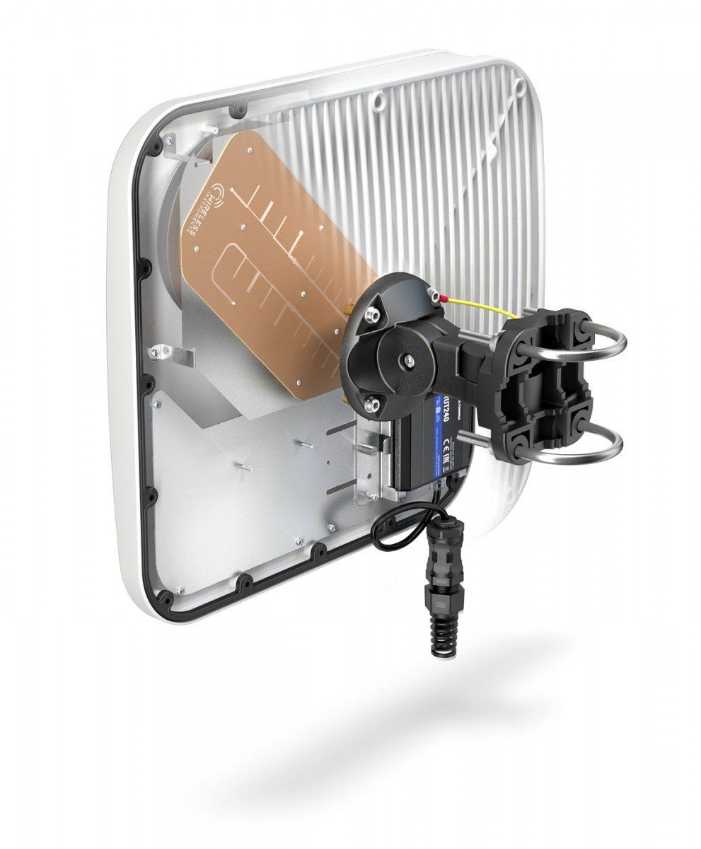 QuWireless QuMax XR LTE High Band antene de rețea Antenă direcțională PoE/LAN 13 dBi