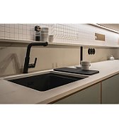 Kitchen faucet with pull-out spout
