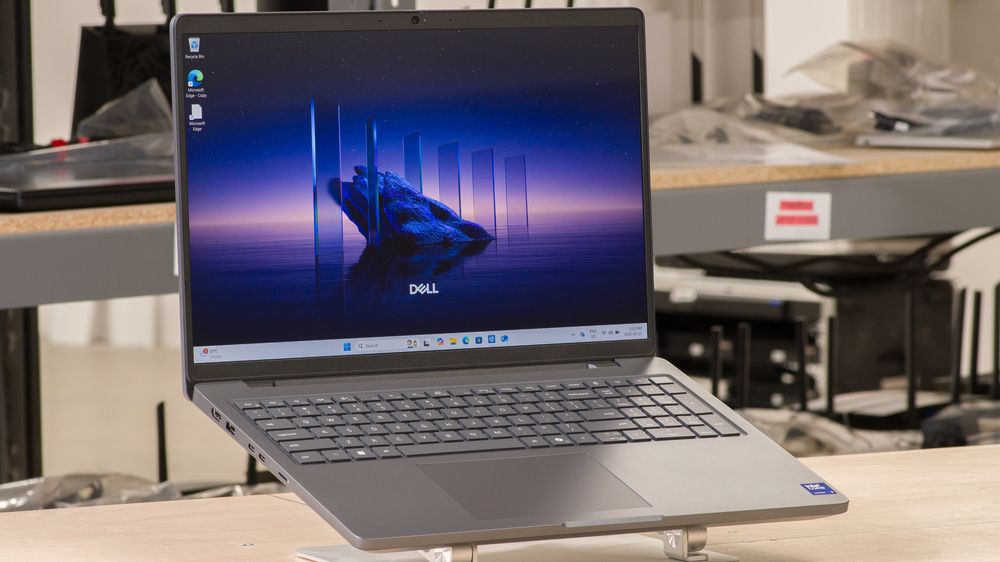 Laptop Dell Pro Max 16, 16 inch 1920 x 1200, Intel 265H (16 C / 16 T, 2.3 GHz - 5.3 GHz), 32 GB DDR5, 1 TB SSD, Nvidia RTX PRO 500, Windows 11 Pro